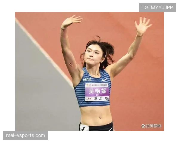 吴艳妮赛前涂指甲油的样子，真当自己是去走红毯？